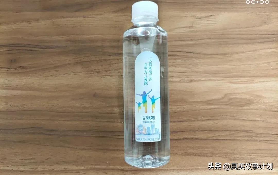 故事：杭州学区房“孟母群”：为保卫房价，互助「鸡娃」的家长们