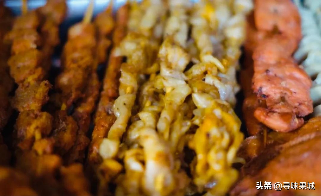 83岁老阿婆卖串串,成都70岁阿婆摆摊