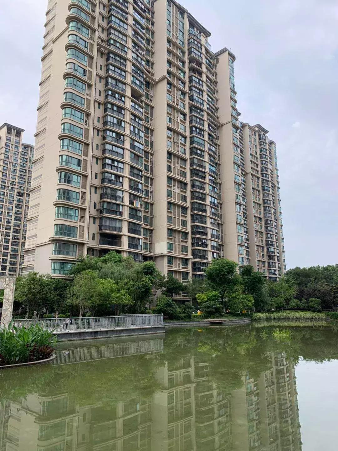 我叫雅居乐花园，我只想做个安安静静的*男美**子