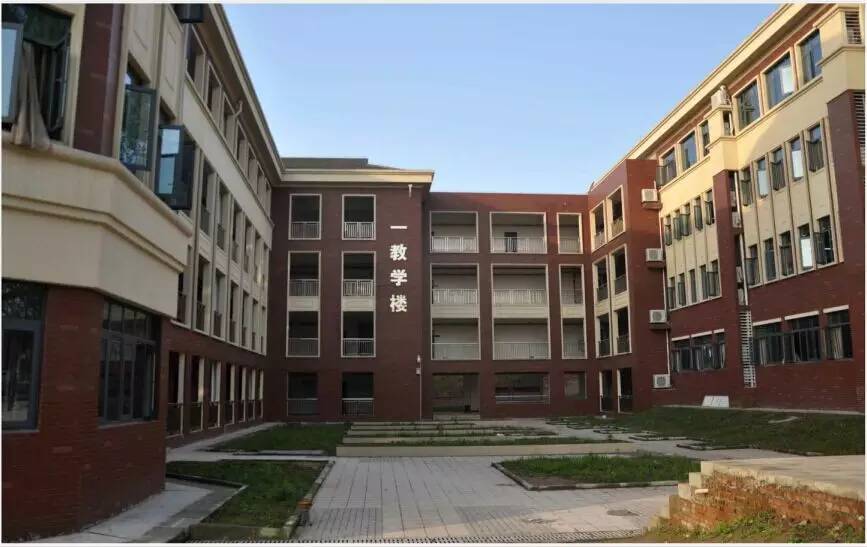 重庆哪所学校环境最好,重庆最美学校