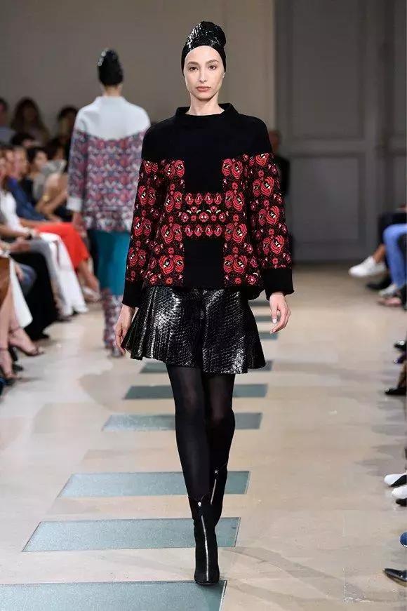 整个时尚圈都在悼念的时装设计师“紧身衣之王”AzzedineAlaïa