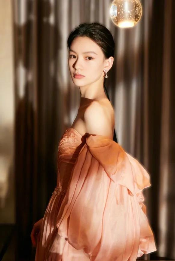 迪丽热巴薄唇,把迪丽热巴换成黄金比例脸