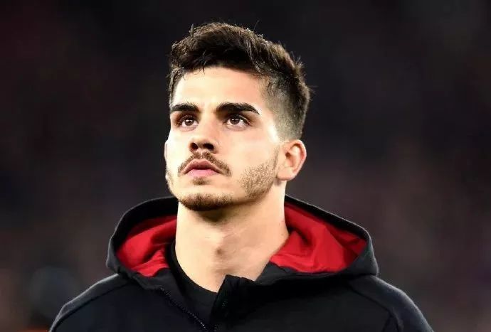 萨老爷子--「米兰报」再等等主教练和体育总监的事