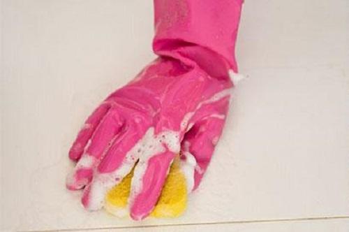 家里地板砖总是粘鞋子,清理厨房地面瓷砖的妙招