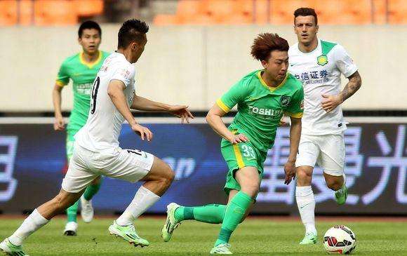 昔日绿城青训一哥，国足比赛散步遭痛批，如今26岁2年没踢球了