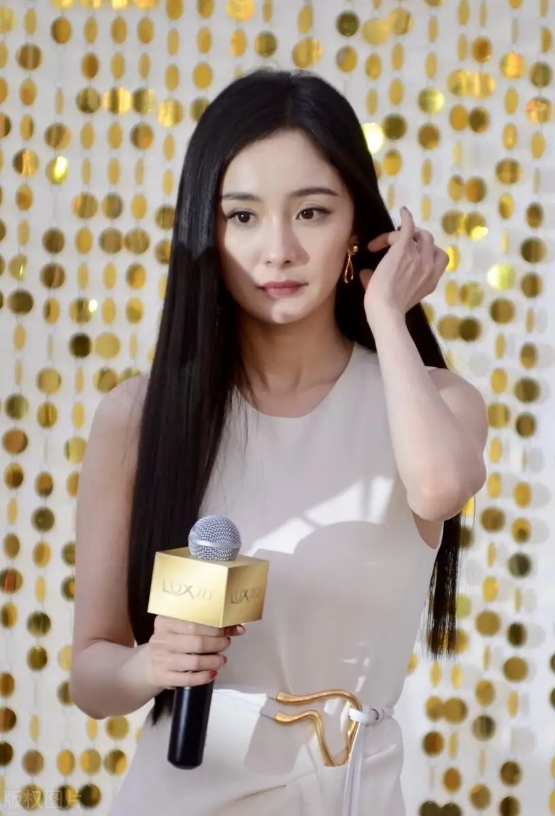 杨幂逛街被偶遇三里屯穿搭照片,杨幂逛维密被偶遇