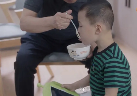 小孩不好好吃饭怎么育儿,宝宝不好好吃饭的小技巧