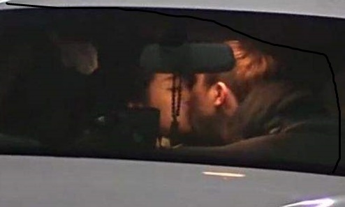 是母子间的反复亲吻，才有了情侣间的浪漫之吻。