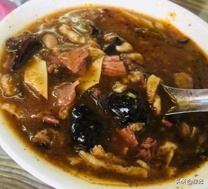 胡辣汤和胡辣汤有什么不同,胡辣汤为什么只能在河南吃到