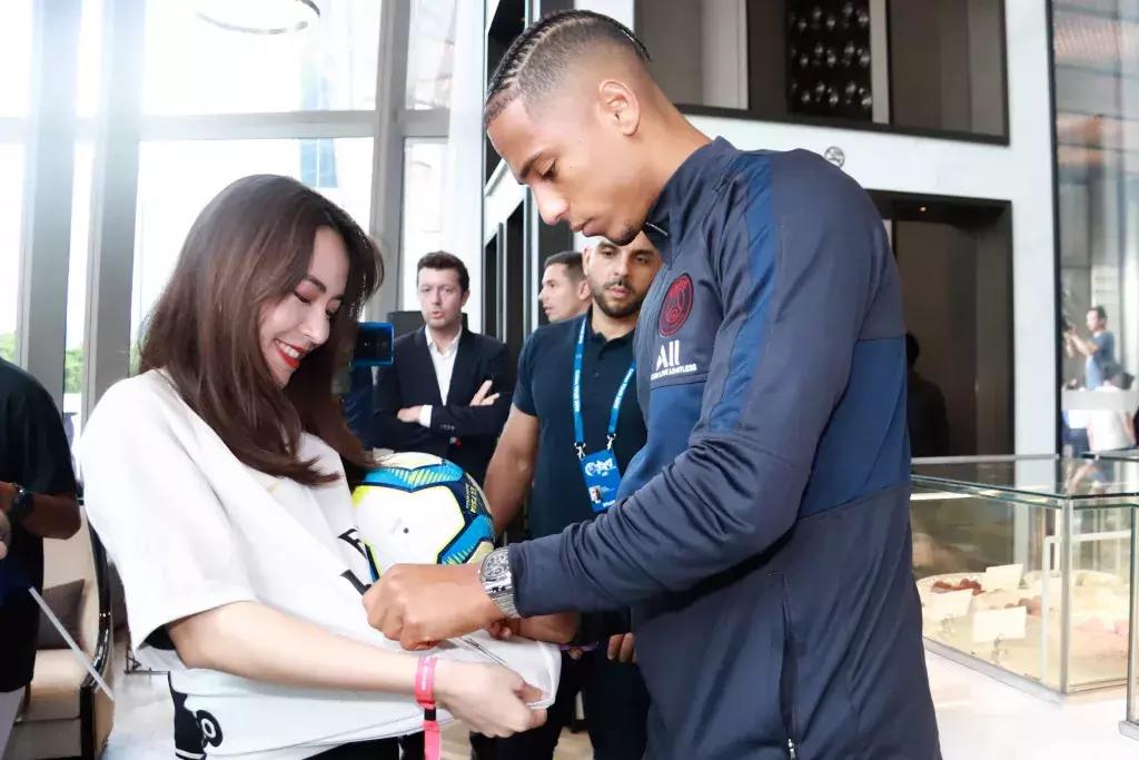 巴黎圣日耳曼抵达深圳,巴黎圣日耳曼姆巴佩一条龙