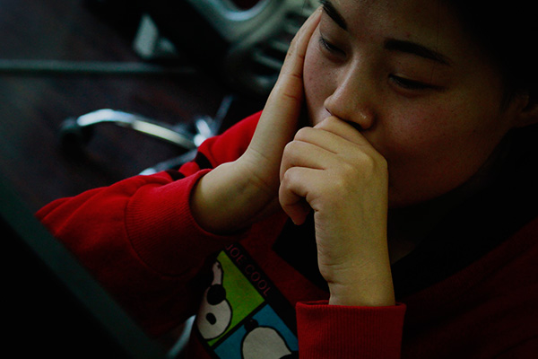 头皮大面积皮屑是怎么回事,干性头皮屑和脂溢性皮屑