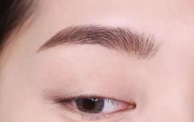 今年流行的眉毛画法,流行的眉毛怎么画