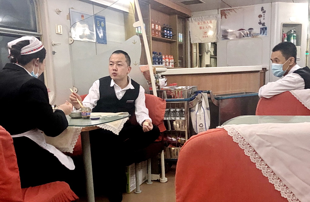 坐绿皮火车去泰山多少钱,坐火车爬泰山要坐到哪里