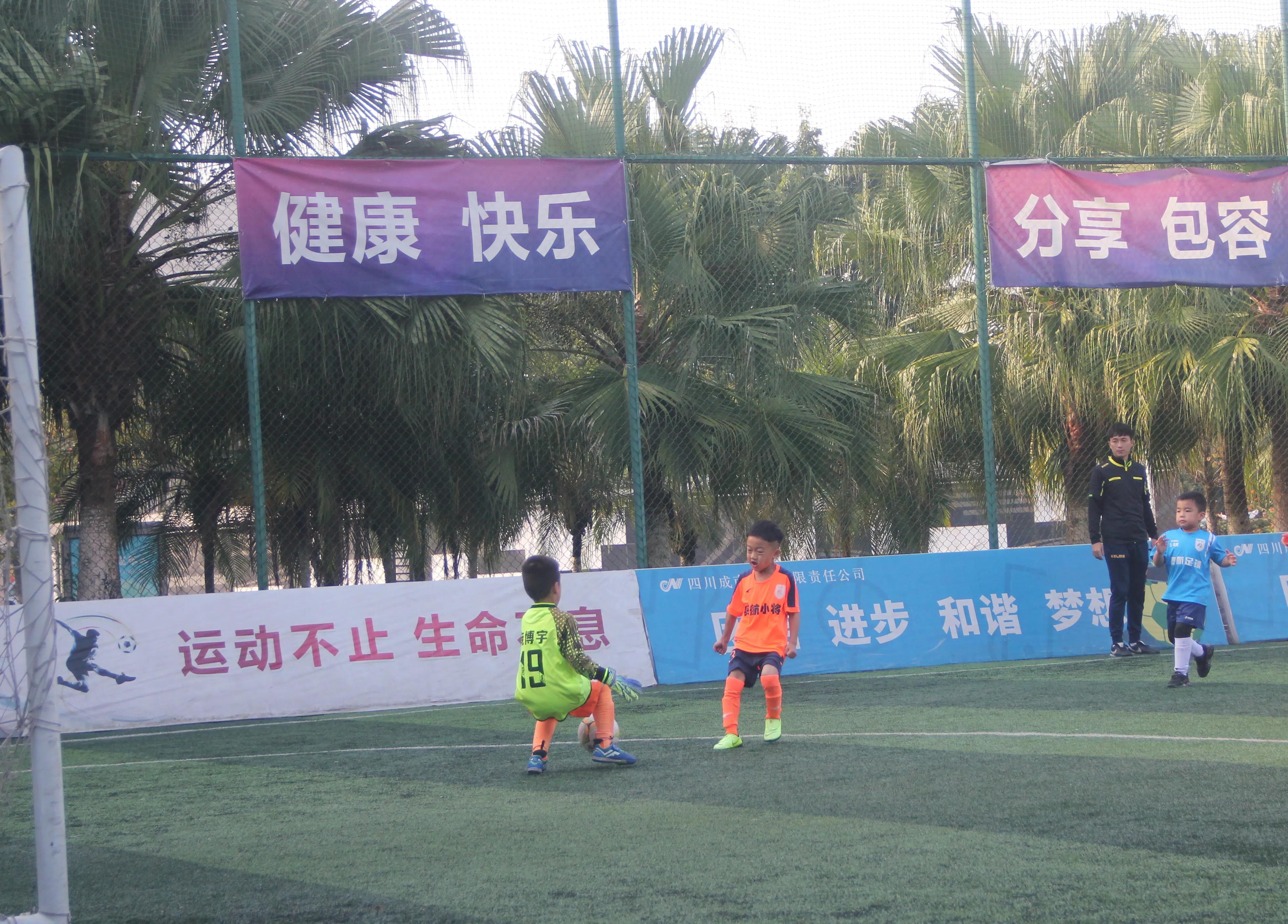 青少年足球联赛快乐启幕,南充奥航杯足球联赛