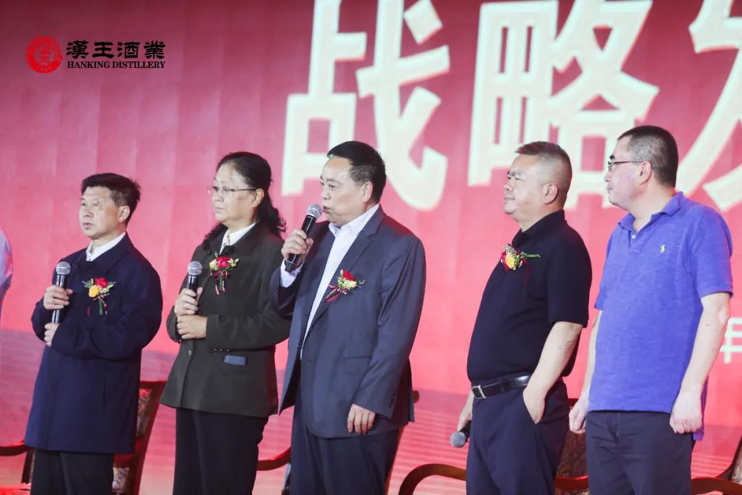 百亿富豪加持，2年成就超级IP，汉王酒业要领跑酱酒“名场面”？