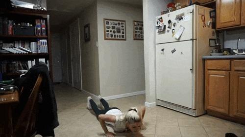 哑铃练背家庭健身动作,哑铃锻炼动作图解哑铃怎么选