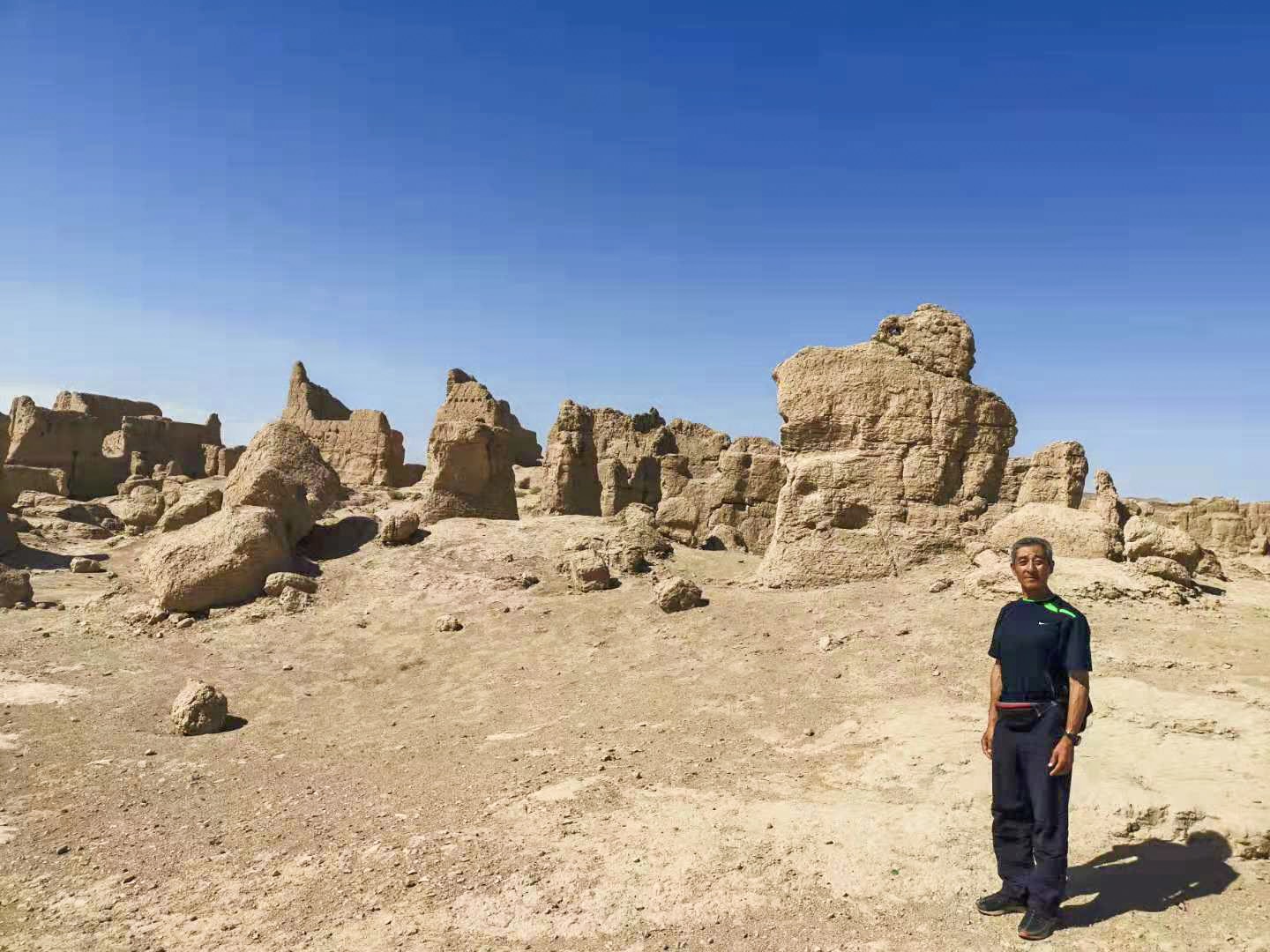 66岁退休老人独自游*疆新**54天，300元游走吐鲁番的现代与古代