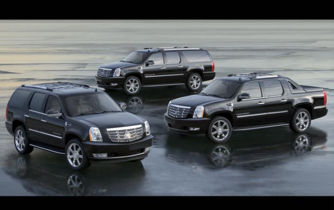 凯雷德对比路虎卫士气场,新款凯雷德的参数配置