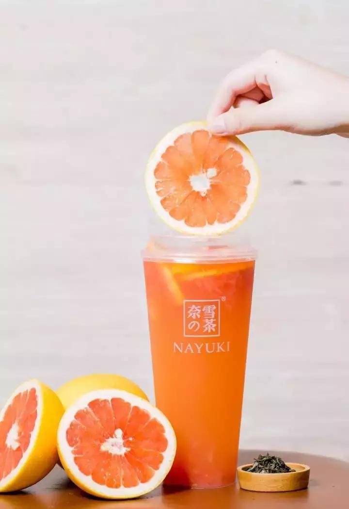 一*爆口**浆的咩咩包来了，今天也是努力营业的奈雪咩！