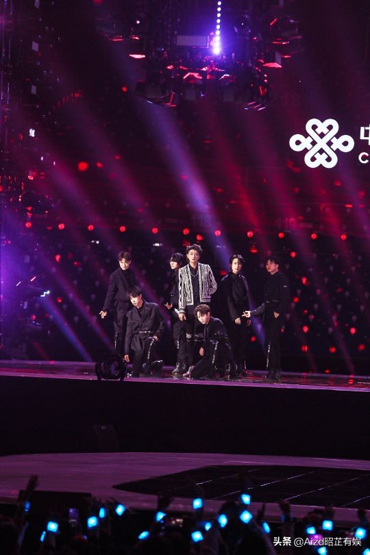 快手晚会：迪丽热巴郑爽甜美公主风、许魏洲黄子韬帅气酷炫