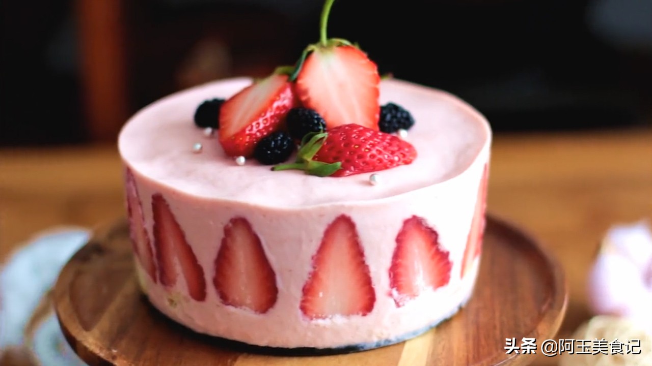 淡奶油和面粉做蛋糕视频,奶油蛋糕用什么面粉做好吃