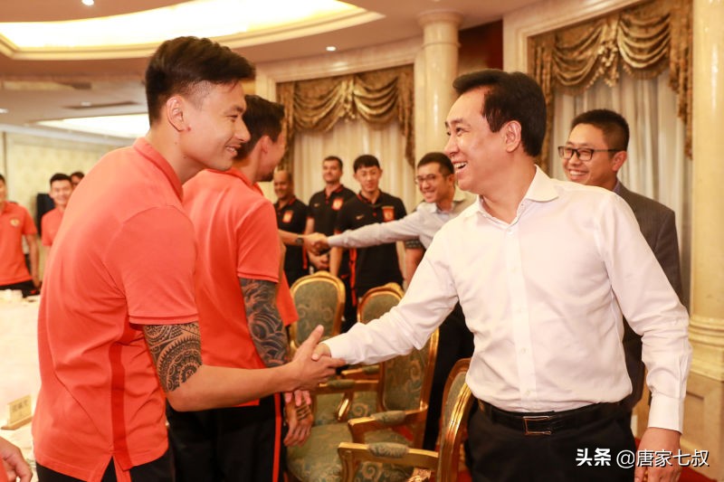 里二期85妖人谢幕曾力压曼联神锋情场帽子戏法自创前锋流派