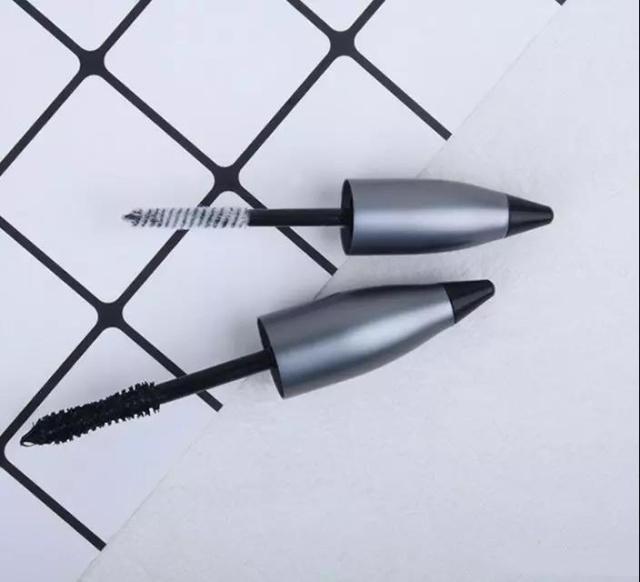 好用的睫毛膏让你电眼十足,放大双眼睫毛膏