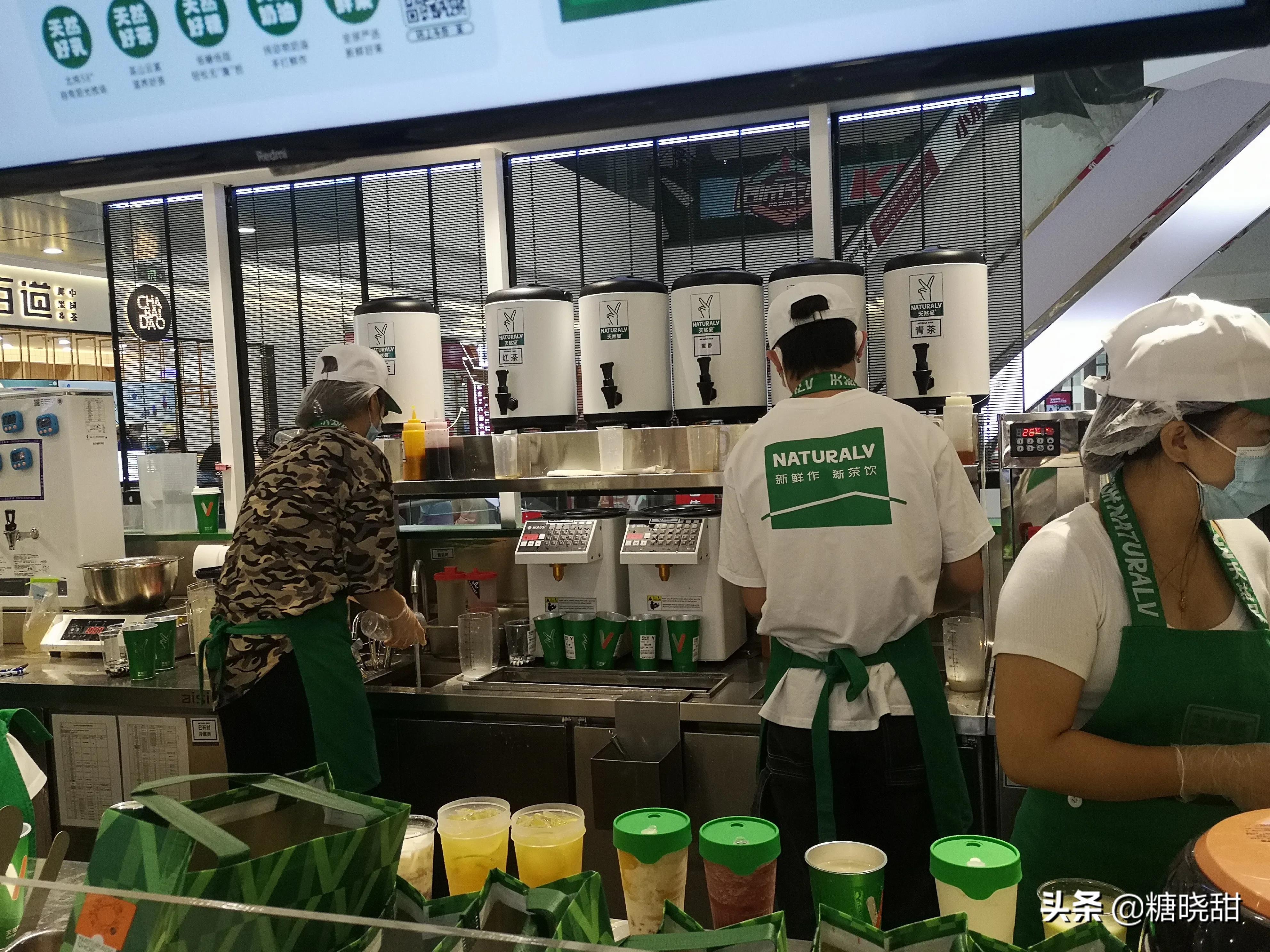 关晓彤奶茶店网红探店,大logo探店关晓彤奶茶店