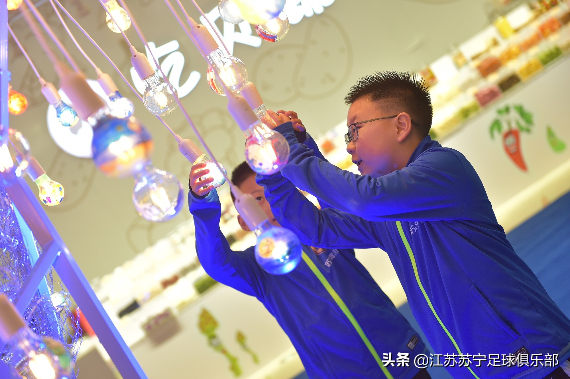 吴曦高天意谢鹏飞江苏球迷,吴曦谢鹏飞破门