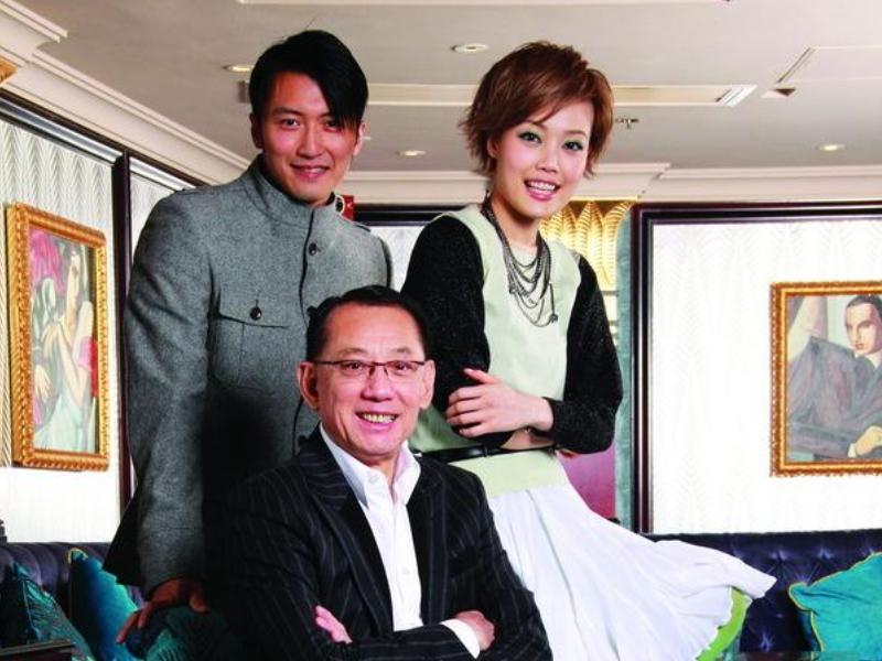 英皇老板杨受成和李嘉诚,英皇老板杨受成几个儿子