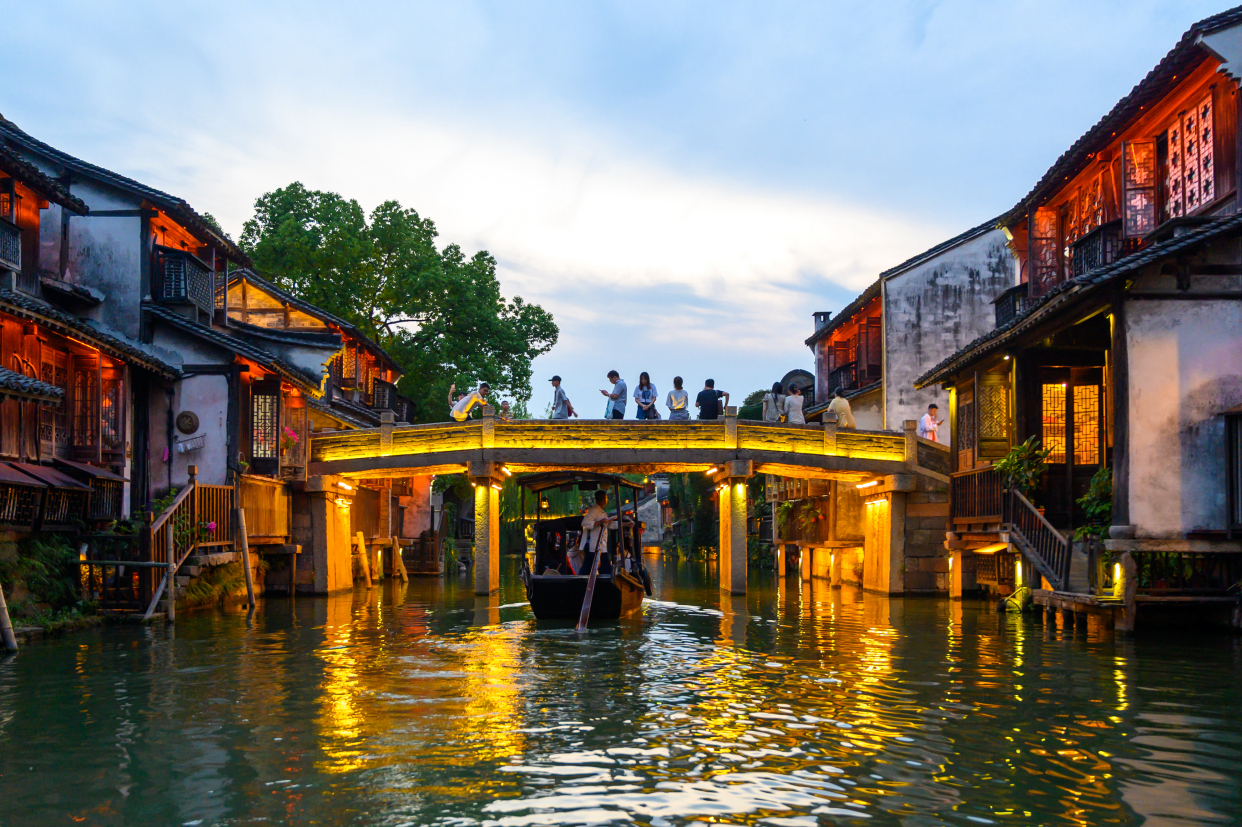 乌镇的夜晚美景,乌镇的西栅夜景真的很好