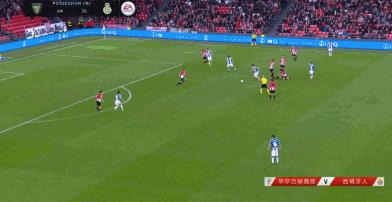 武磊带伤出战依旧不减杀手本色,武磊首发秀神级跑位