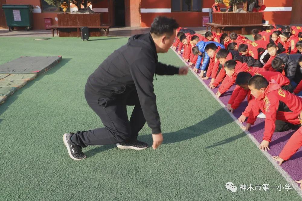 神木第一小学拔河比赛,小学体育优质课简报