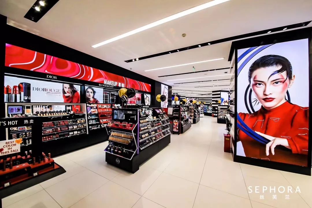 西安赛格品牌大升级!瑞幸和COACH做邻居,西安商业8月迷幻现实