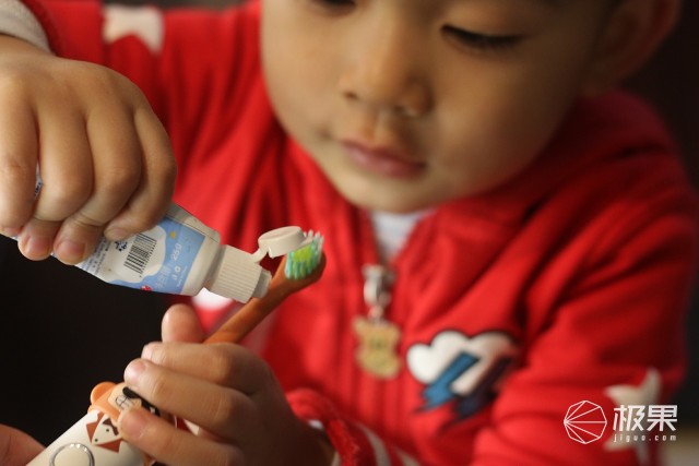 更懂儿童的儿童电动牙刷——iite牙小白S2体验