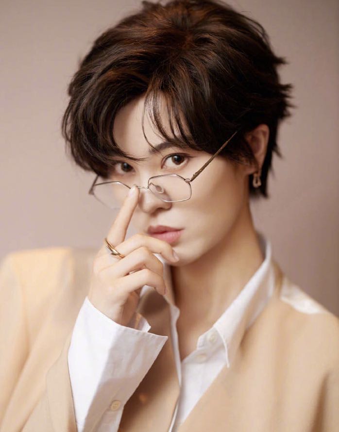 lisa最新刘海造型,当我剪了lisa同款刘海的时候