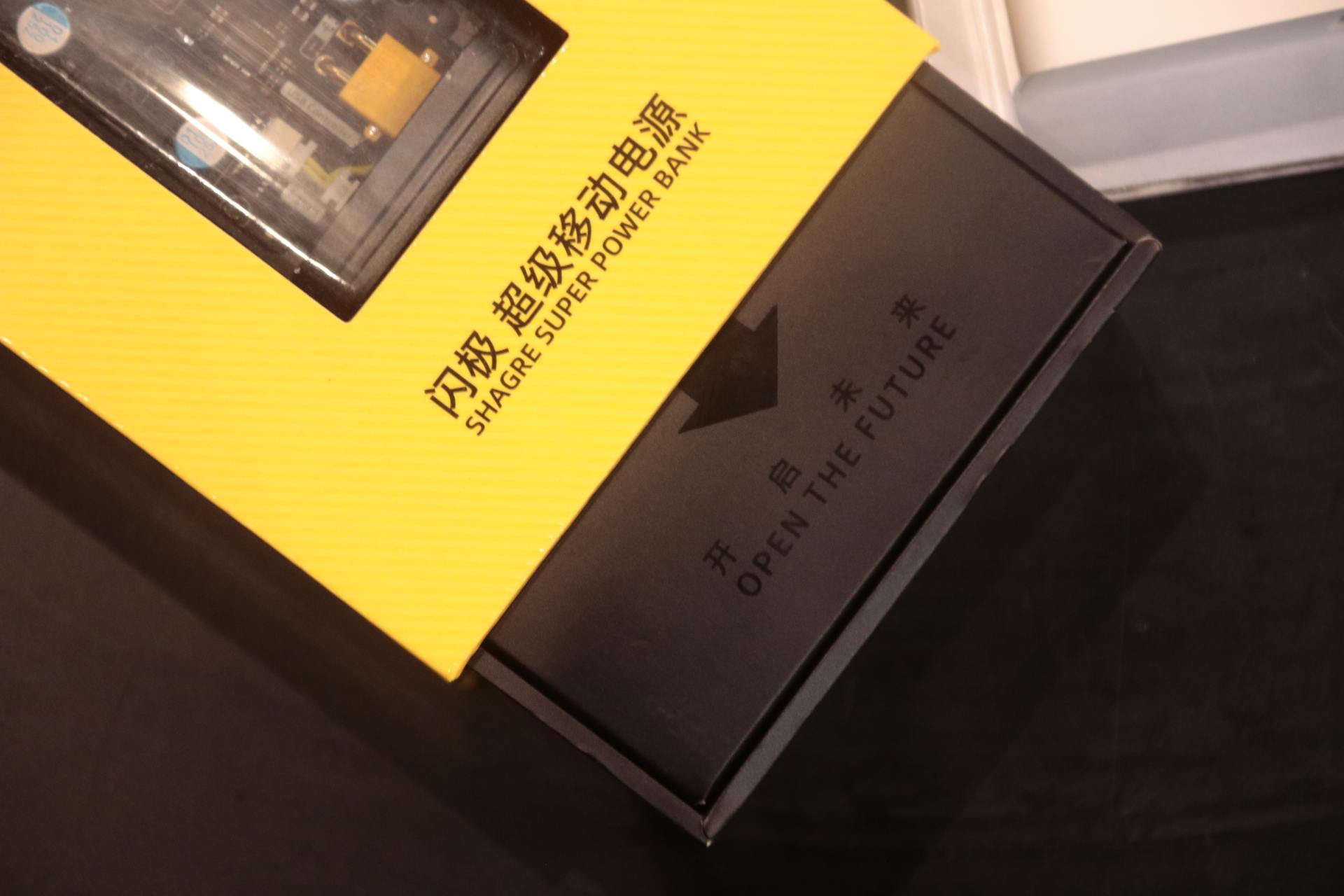 除了超高颜值,闪极卖千元的勇气是什么?一枝独秀