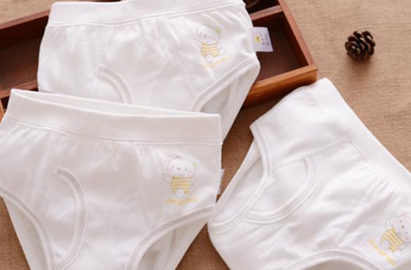 宝宝多大要穿“*裤内**”？穿得太晚，可能影响宝宝健康，妈妈别大意
