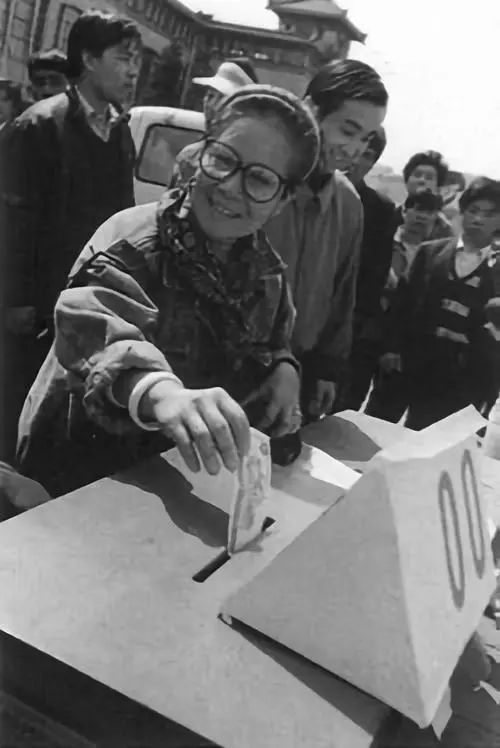 还记得曾经让你泪流满面的照片吗,还记得那个让你刻骨铭心的女孩吗