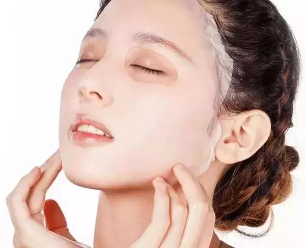 化妆脱妆浮粉怎么使用气垫,化妆气垫霜的正确步骤