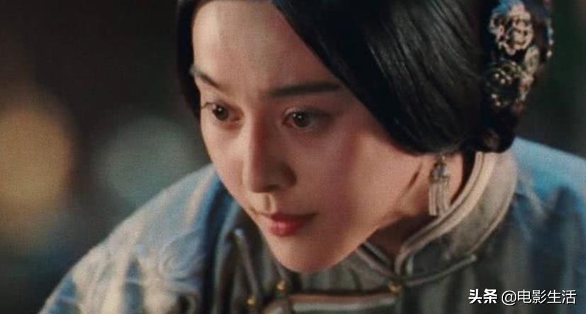 范冰冰晒自拍露出无名指戒指,范冰冰衣着平底鞋无名指戒指抢镜