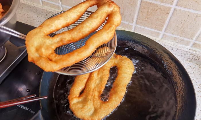 油条粉和泡打粉炸油条,炸油条用小苏打还是泡打粉