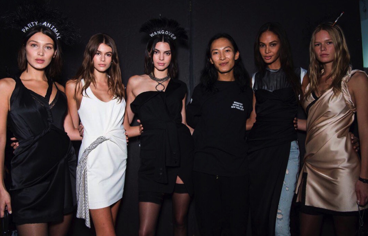 华裔爆款设计师疑似下药性侵多名男性，摸*体下**捏胸是日常操作？