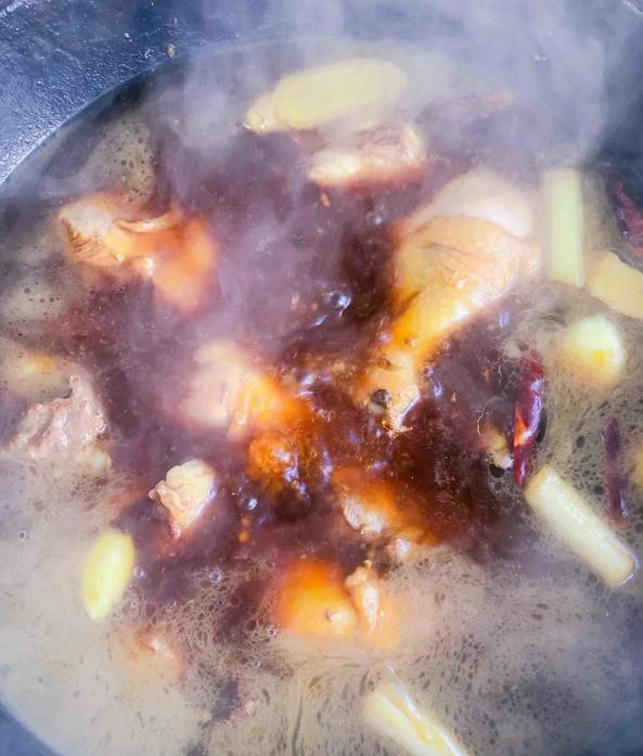 炖排骨时有人先焯水有人直接炖,炖排骨之前需不需要把肉先炒一下