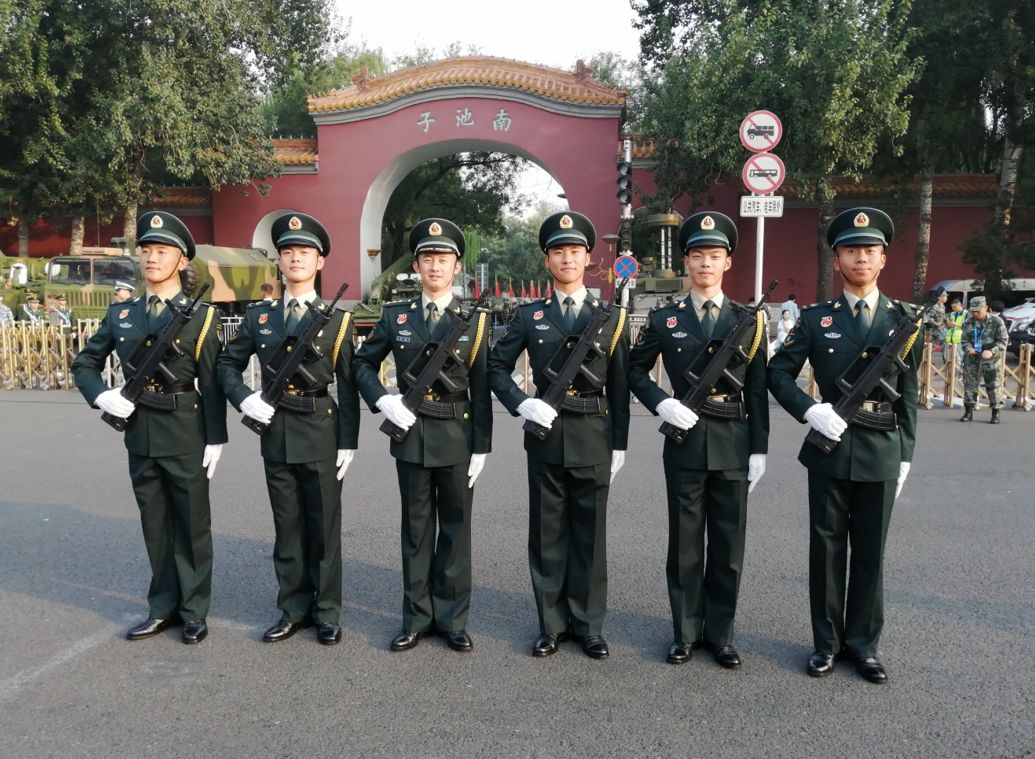 一个士官的阅兵村的故事，辛苦常人难理解