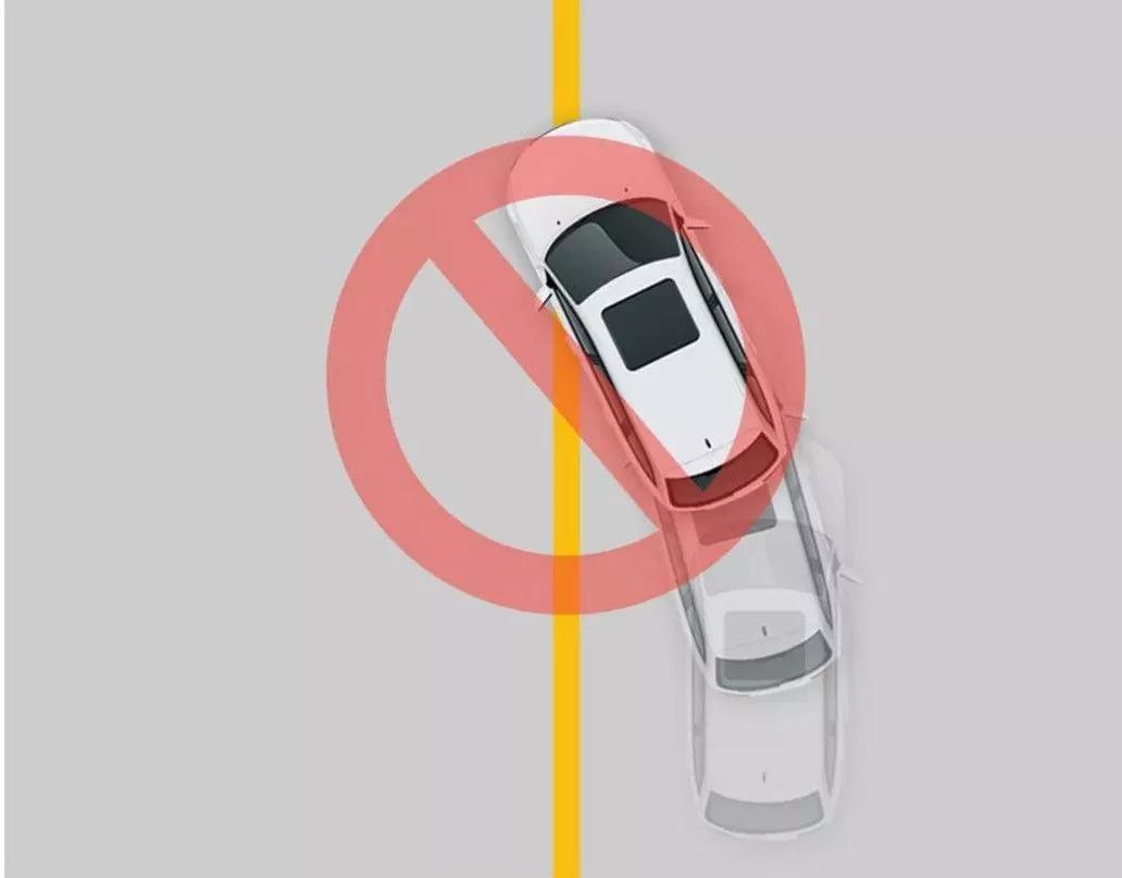 网友举报出租车强行变道被处罚,网友举报双黄实线超车