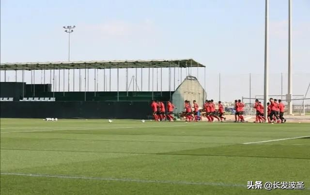 盘点球迷骂国足的名场面,球迷现场怒批国足