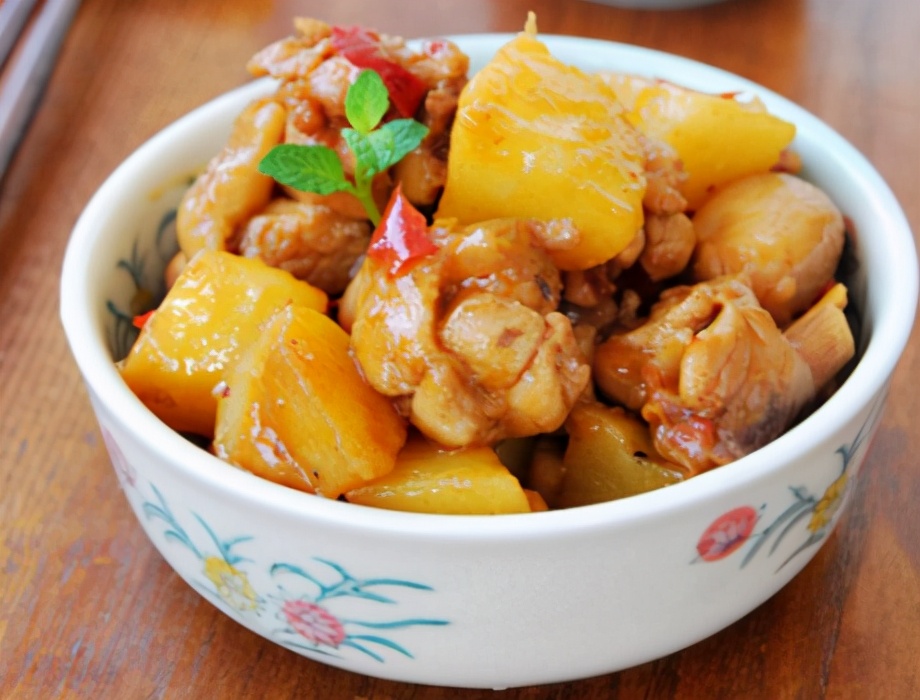 炖老母鸡汤鸡肉需要过油吗,炖鸡肉注意事项