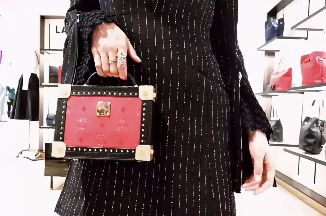 mcm背包哪款实用,mcm背包红色布艺