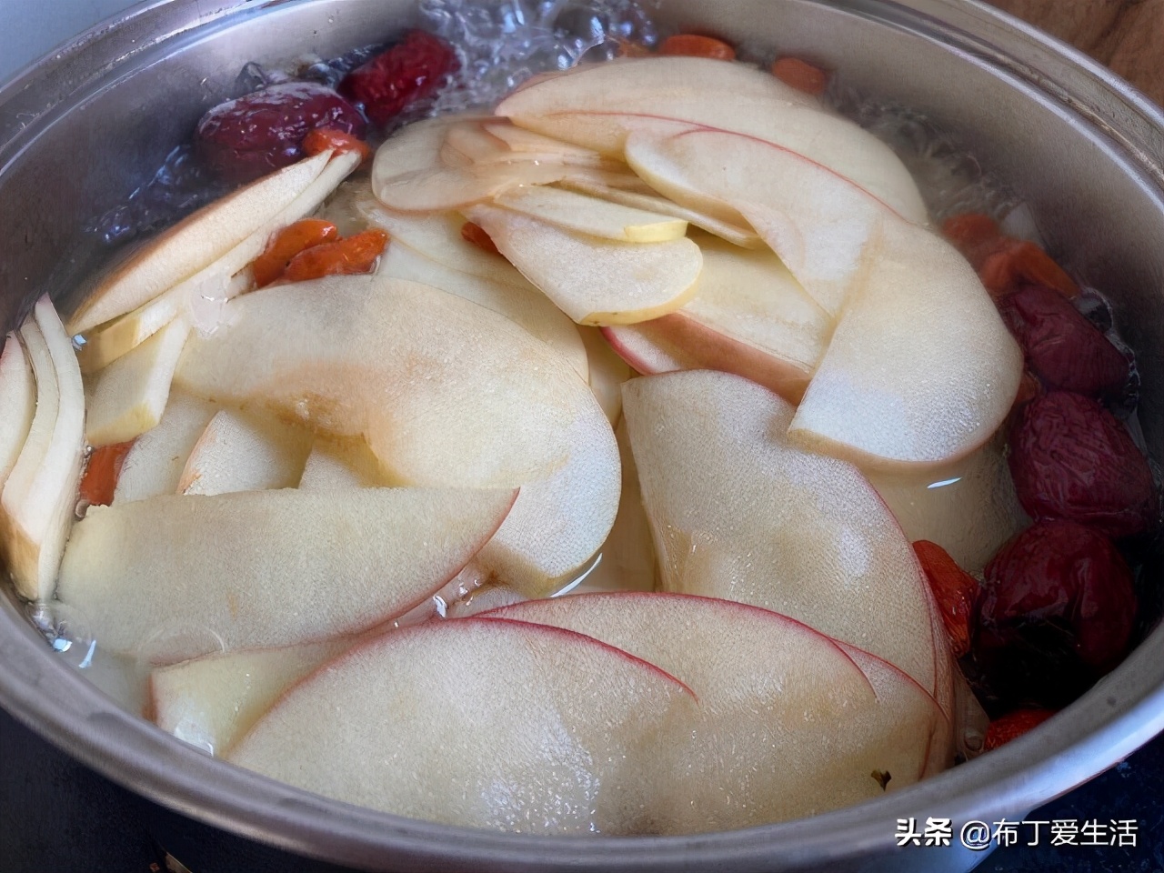 小孩夏季润肺去火糖水,孩子内热去火吃喝苹果汤